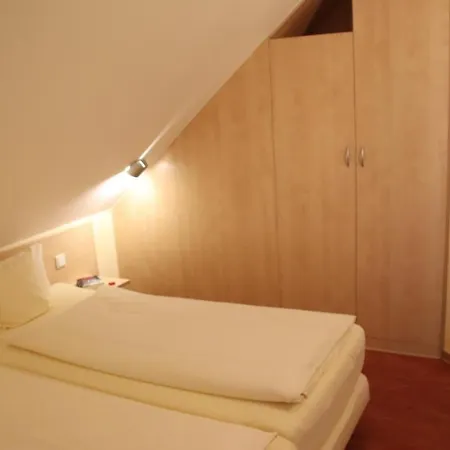 4 Sterne Feuerstein Mit Balkon * Лоббе